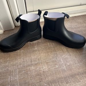 Rain boots never worn black size woman 6